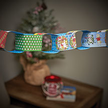 Alternate image Holiday Paper Chain Kit with 120 Links